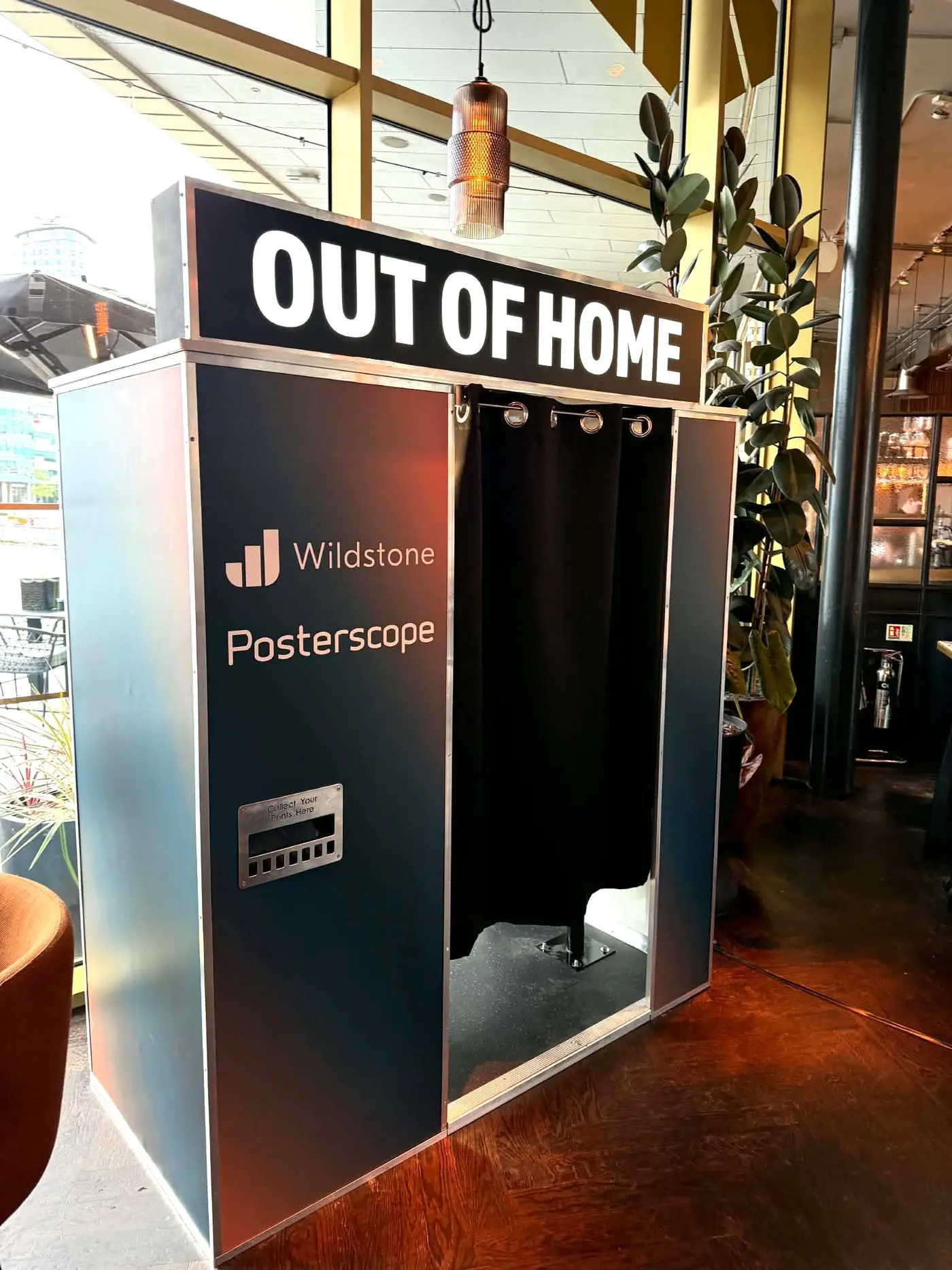 Event Star Photobooth - Enclosed Booth image